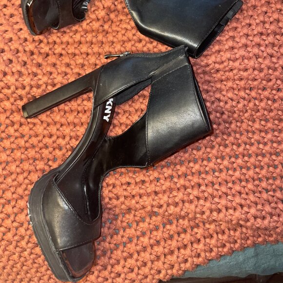 DKNY Black leather asymmetrical cutout open toe booties - Picture 2 of 3